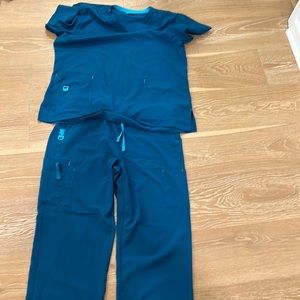 Carhartt  scrubs